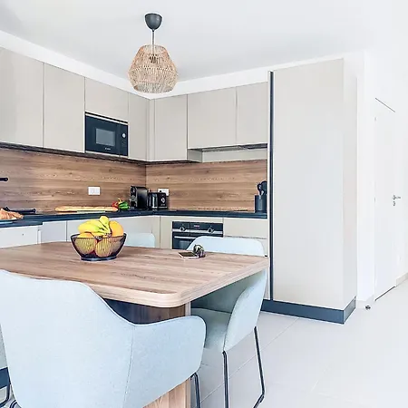 Апартаменти Florea Parc By Interhome